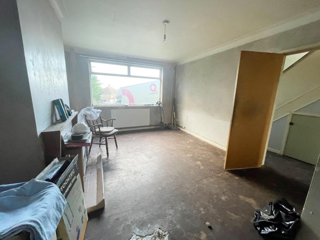 Lot: 116 - SEMI-DETACHED HOUSE FOR IMPROVEMENT - 